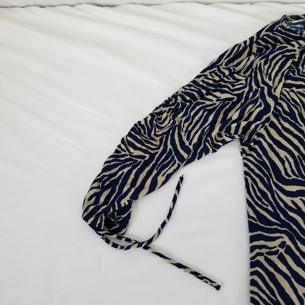 Jaclyn‎ Smith Shirt Womens Small Top Zebra Long Cinch Sleeve Round Neck Blouse - Picture 4 of 9